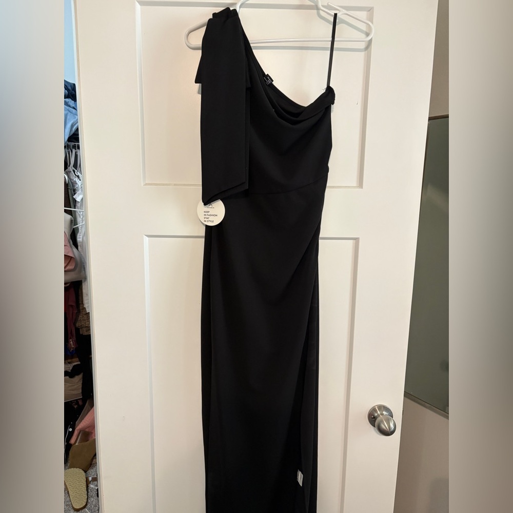 Black One-Shoulder Evening Dress